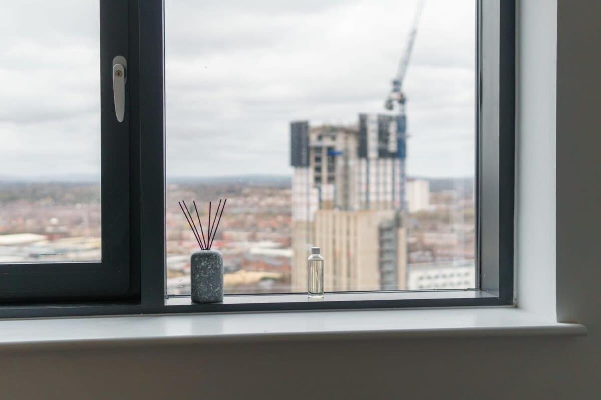 Stunning 2 Bed Apartment In Salford With Views Manchester Exterior foto