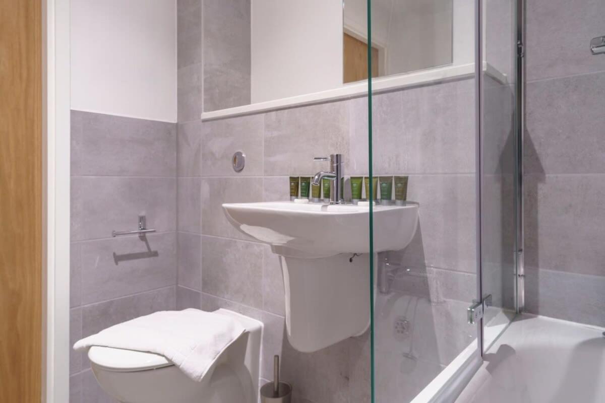 Stunning 2 Bed Apartment In Salford With Views Manchester Exterior foto