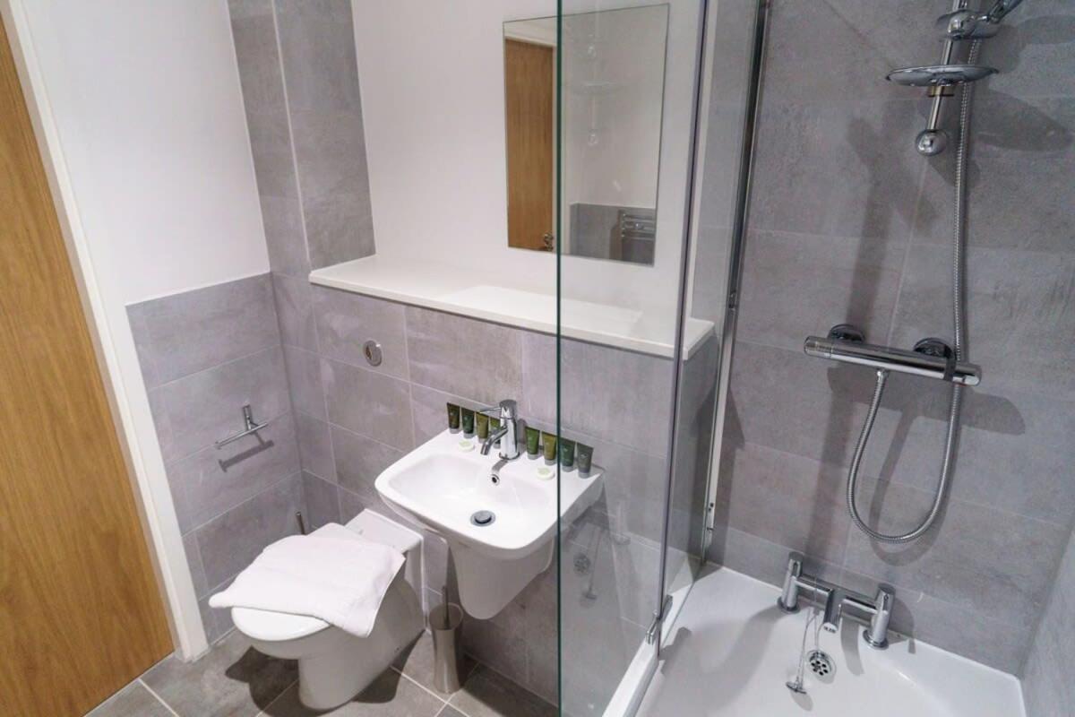 Stunning 2 Bed Apartment In Salford With Views Manchester Exterior foto