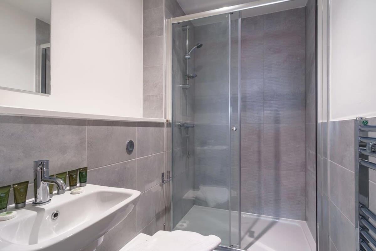Stunning 2 Bed Apartment In Salford With Views Manchester Exterior foto