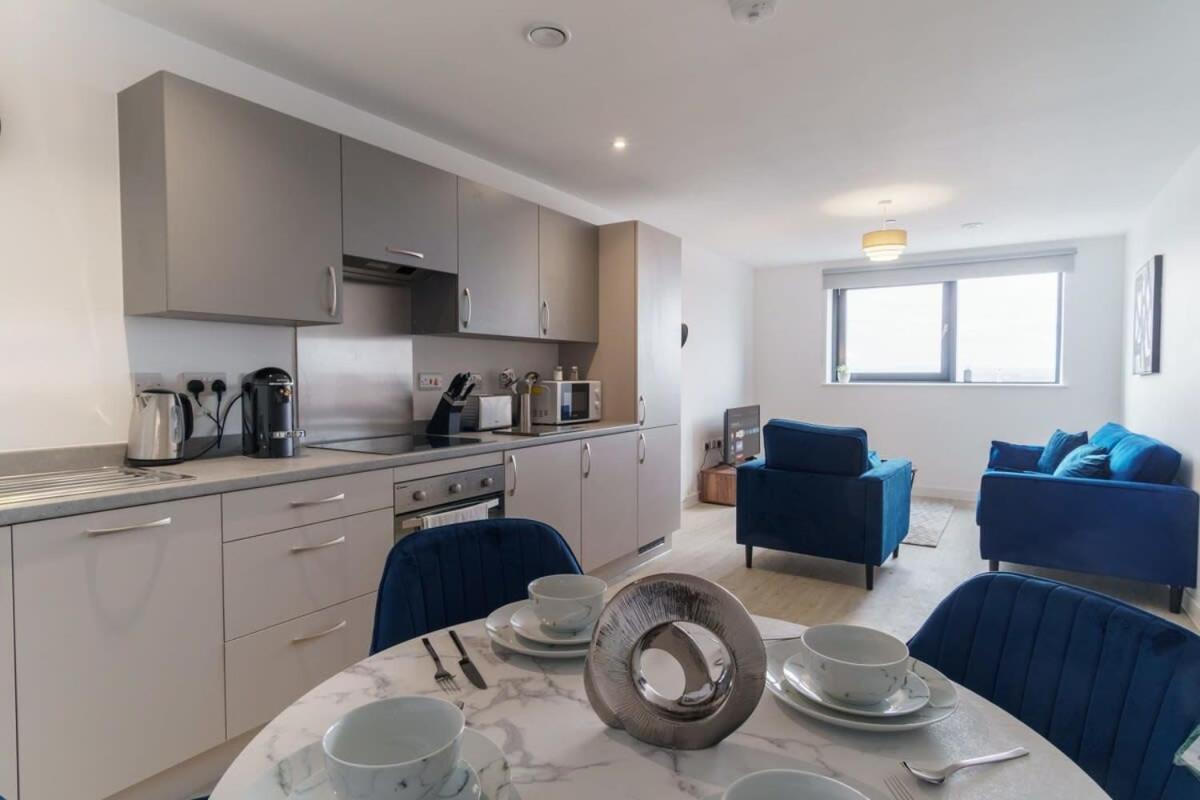 Stunning 2 Bed Apartment In Salford With Views Manchester Exterior foto