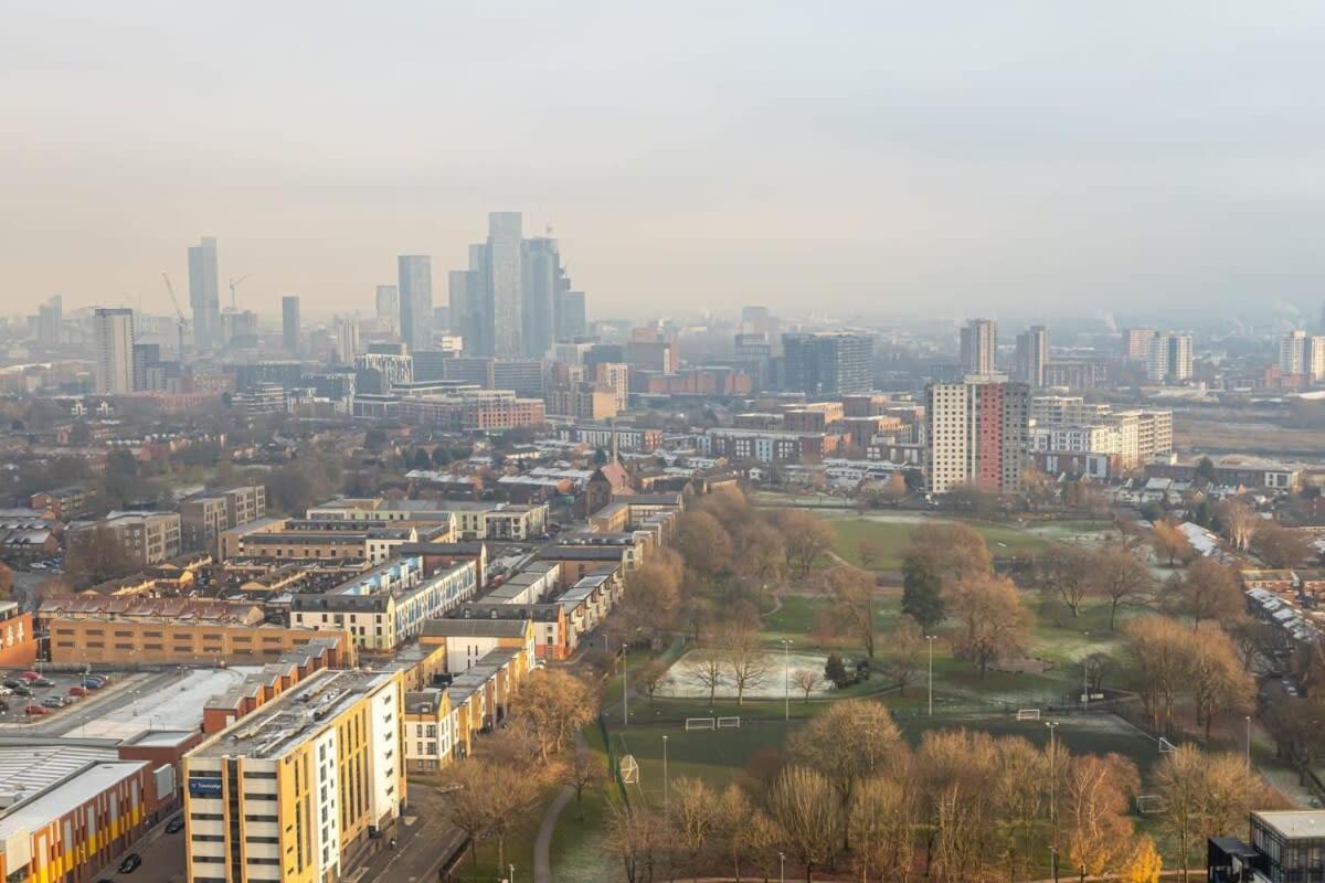 Stunning 2 Bed Apartment In Salford With Views Manchester Exterior foto