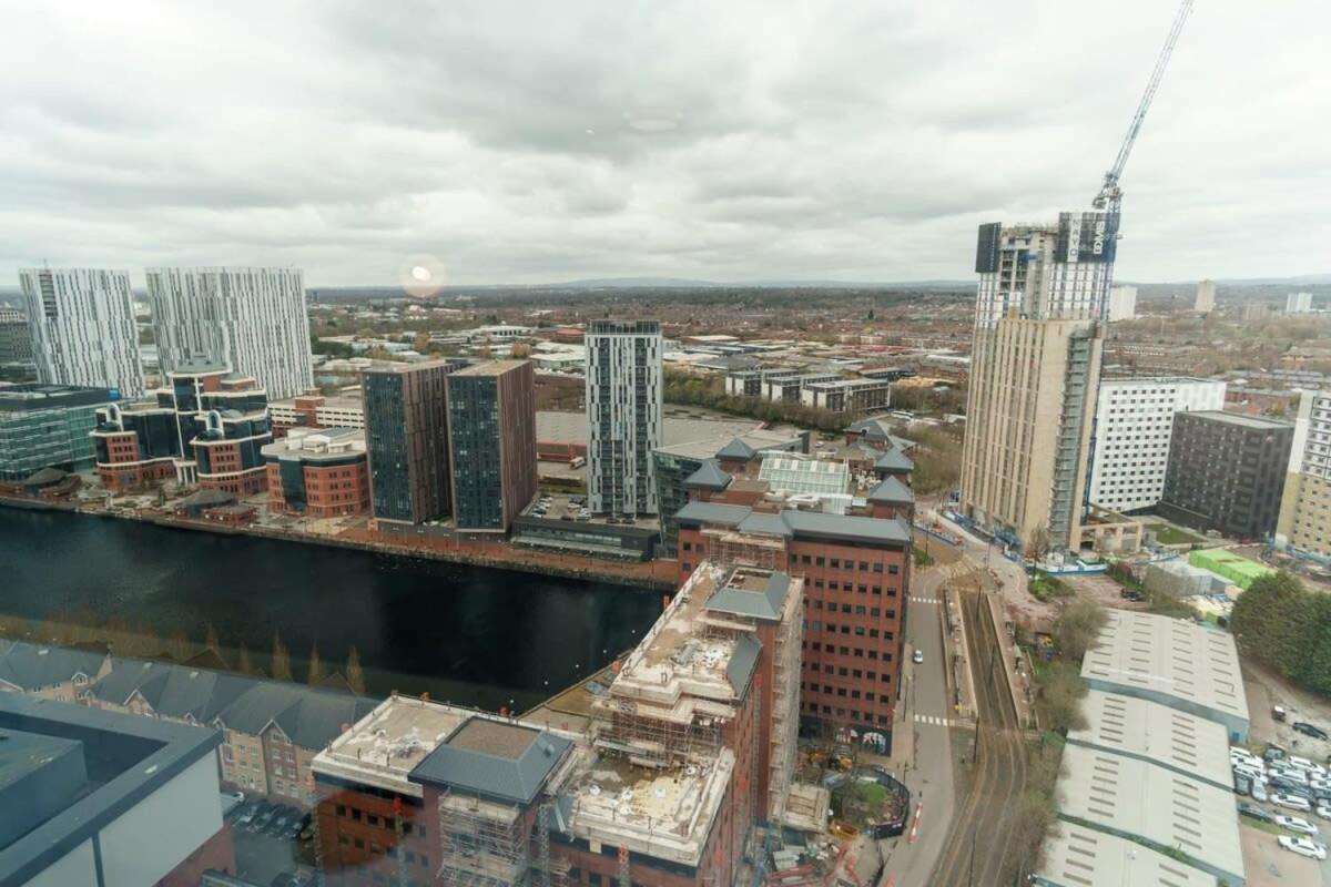 Stunning 2 Bed Apartment In Salford With Views Manchester Exterior foto